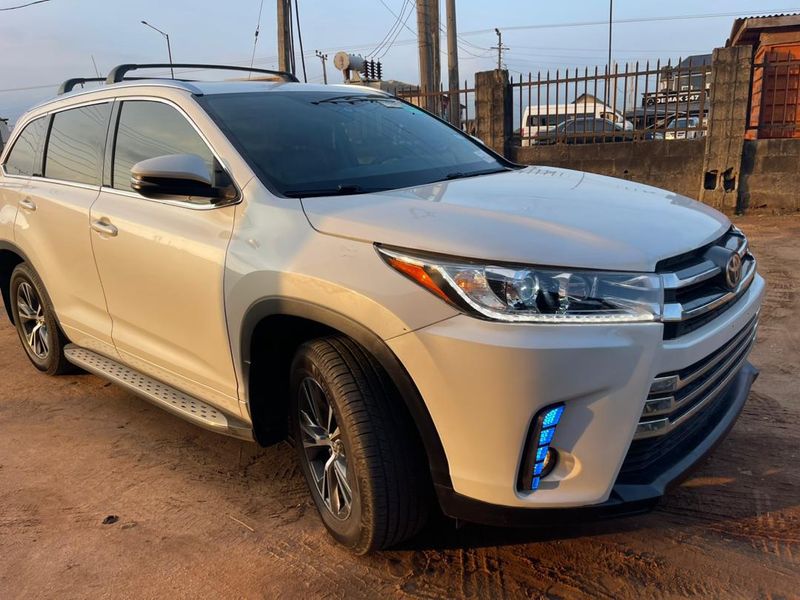 Thumbnail 8 of 2017 Toyota Highlander
